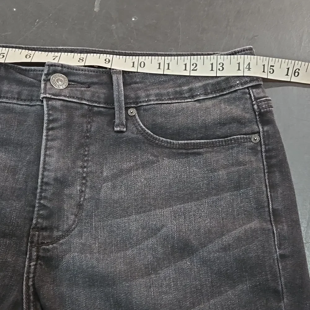 🖤5/$20🖤 SIGNATURE..LEVI STRAUSS.. High-rise, ankle, slim black jeans..